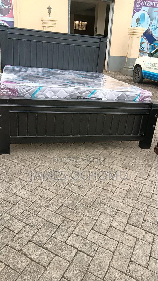 Pute Mahogany Bed