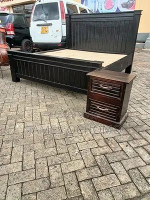 Pute Mahogany Bed