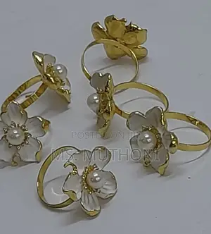 6 PCS Gold Metal Flower-Shaped Napkin Rings With White Petals