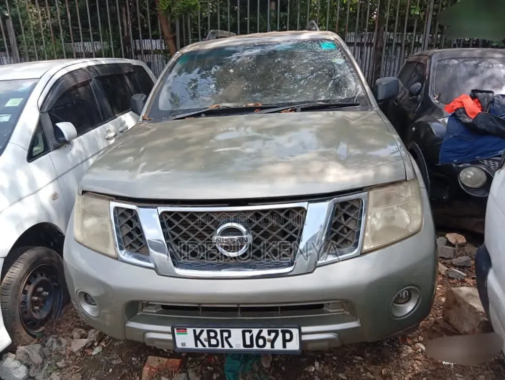 Nissan Pathfinder 2.5 dCi 2011 Gold