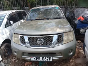 Nissan Pathfinder 2.5 dCi 2011 Gold