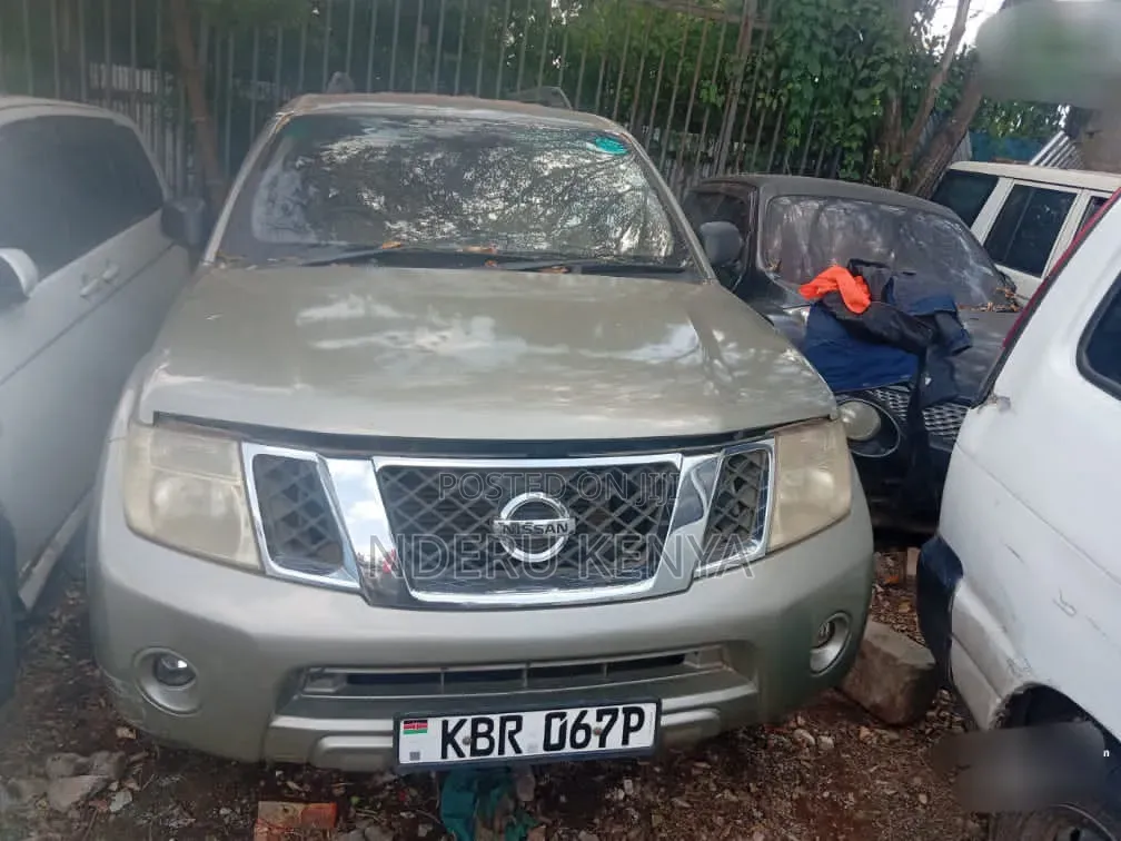 Nissan Pathfinder 2.5 dCi 2011 Gold