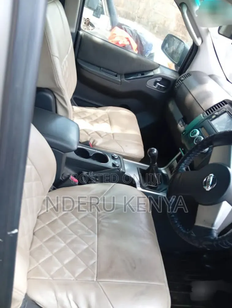 Nissan Pathfinder 2.5 dCi 2011 Gold