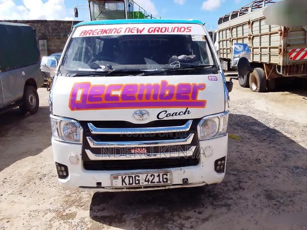 Toyota HiAce 2014 White