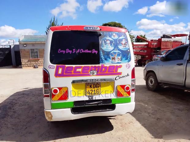 Toyota HiAce 2014 White - thumbnail 3