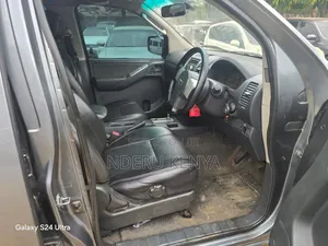 Nissan Navara 2.5 dCi Automatic 2011 Silver