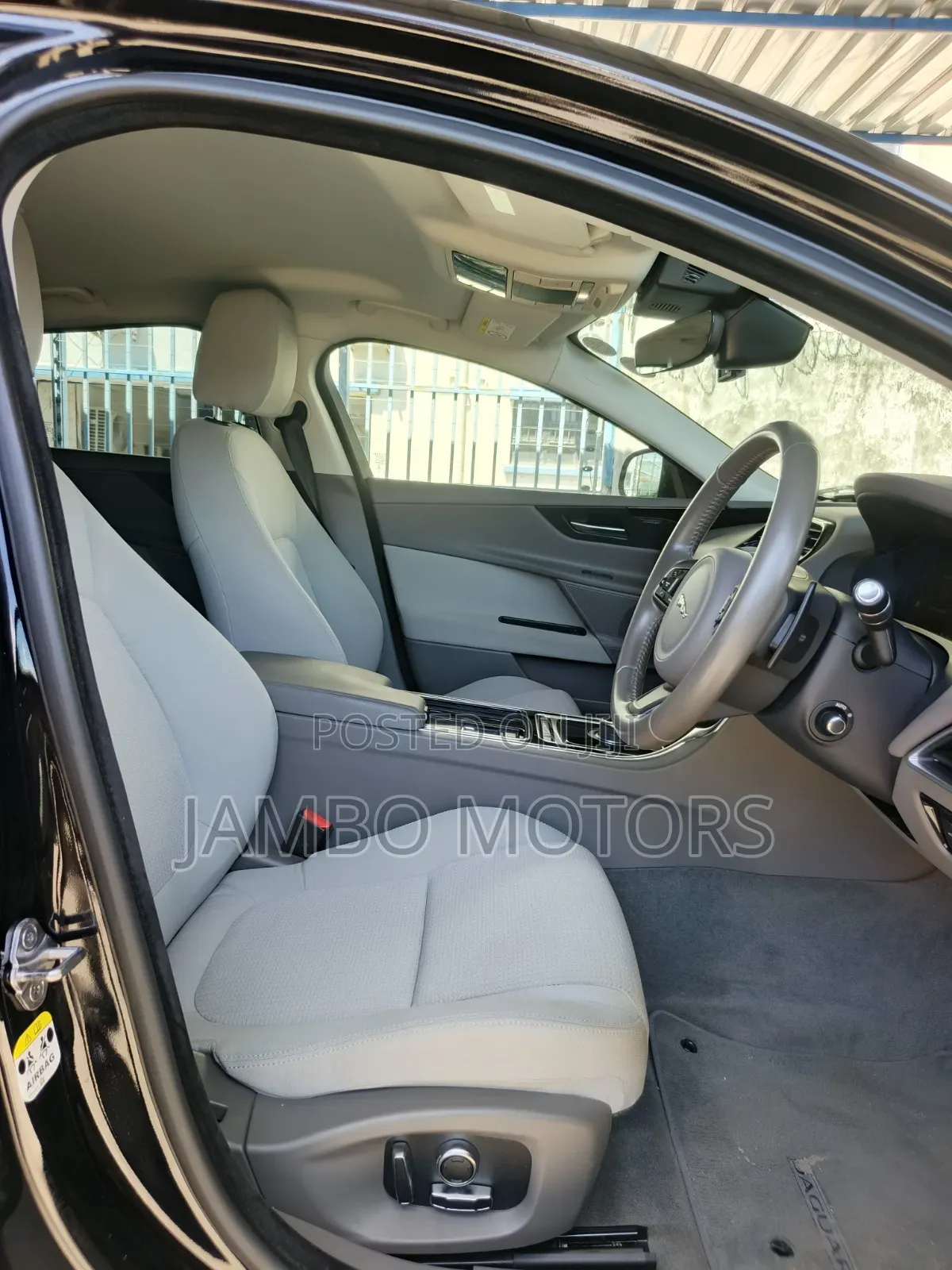 Jaguar XE 25t Premium AWD 2018 Black