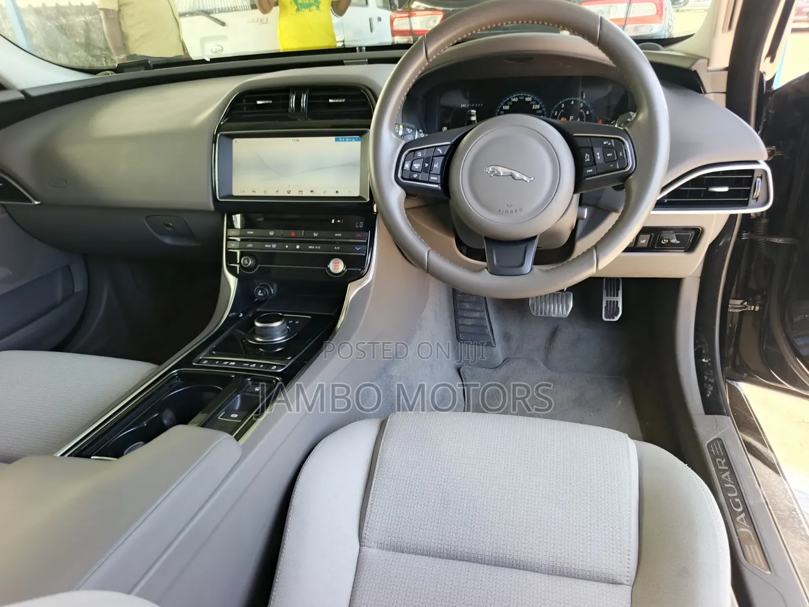 Jaguar XE 25t Premium AWD 2018 Black