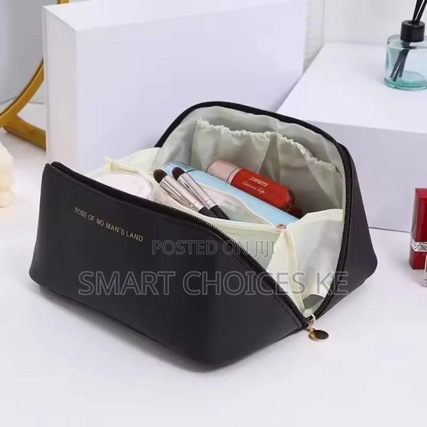 Large Capacity Cosmetic Bag Makeup Organizer - thumbnail 2