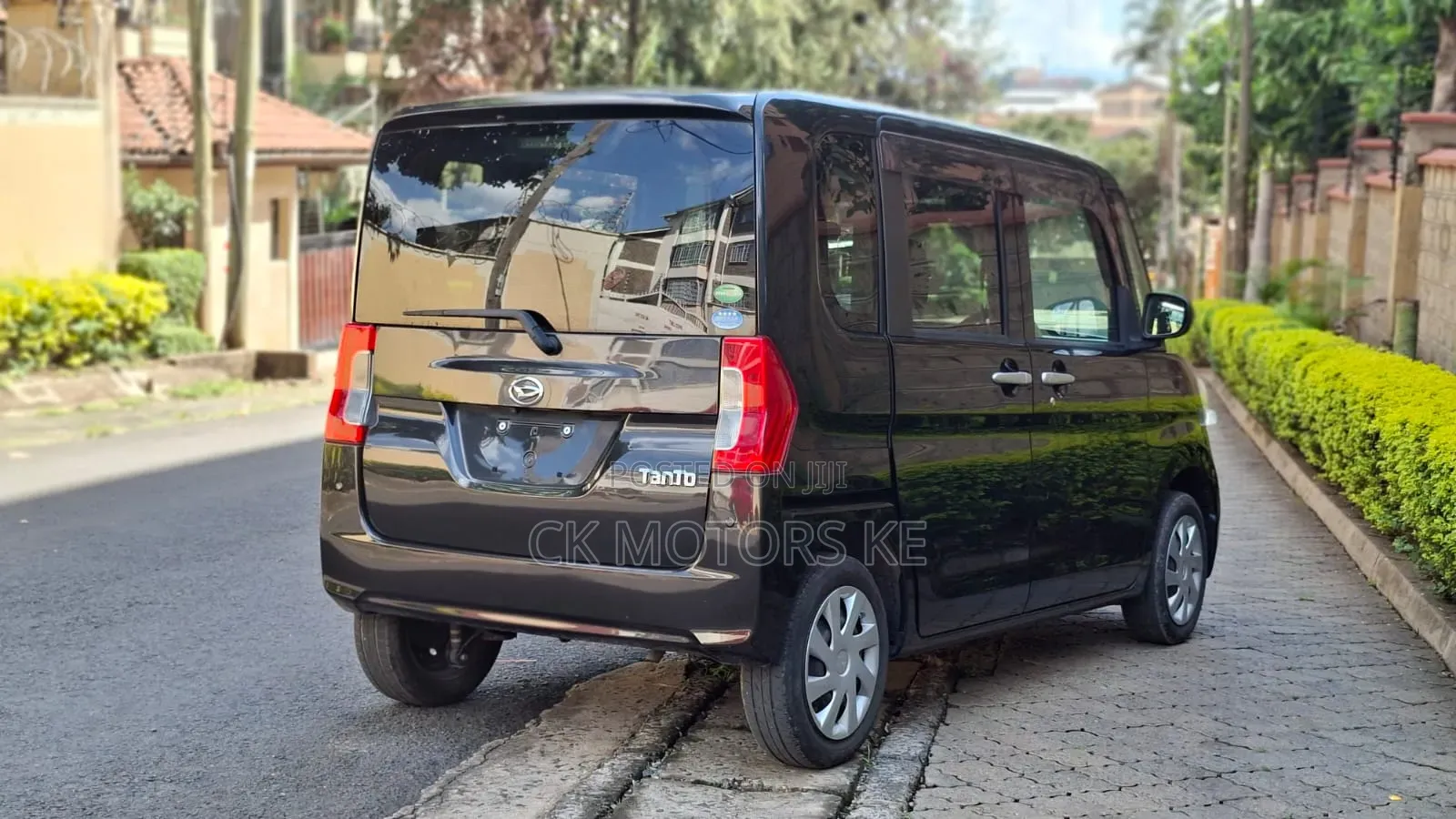 Daihatsu Tanto 660 FWD 2019 Black