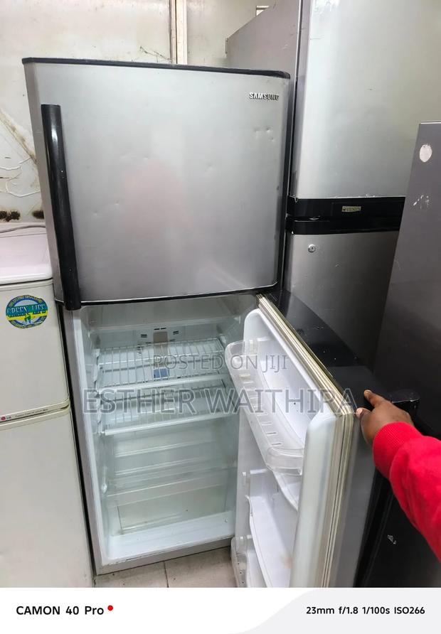 Silver Sumsung Fridge in Good Condition - thumbnail 2