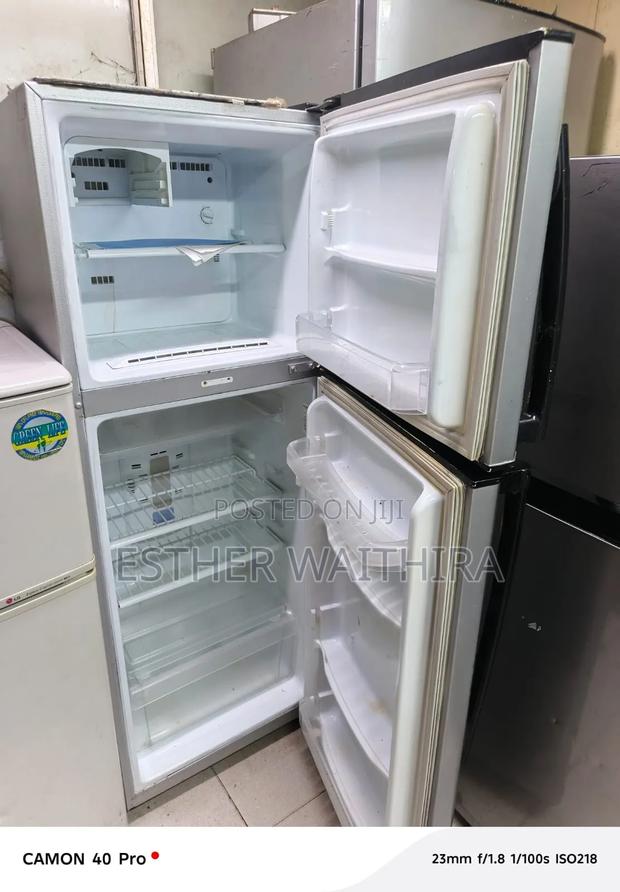 Silver Sumsung Fridge in Good Condition - thumbnail 3