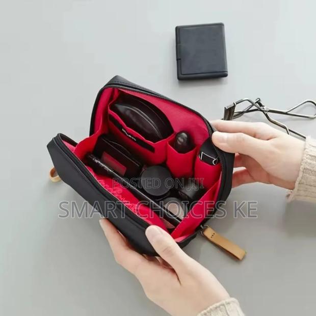 Small Mini Toiletry Bag Portable Makeup Bag 
Large Capacity - thumbnail 3