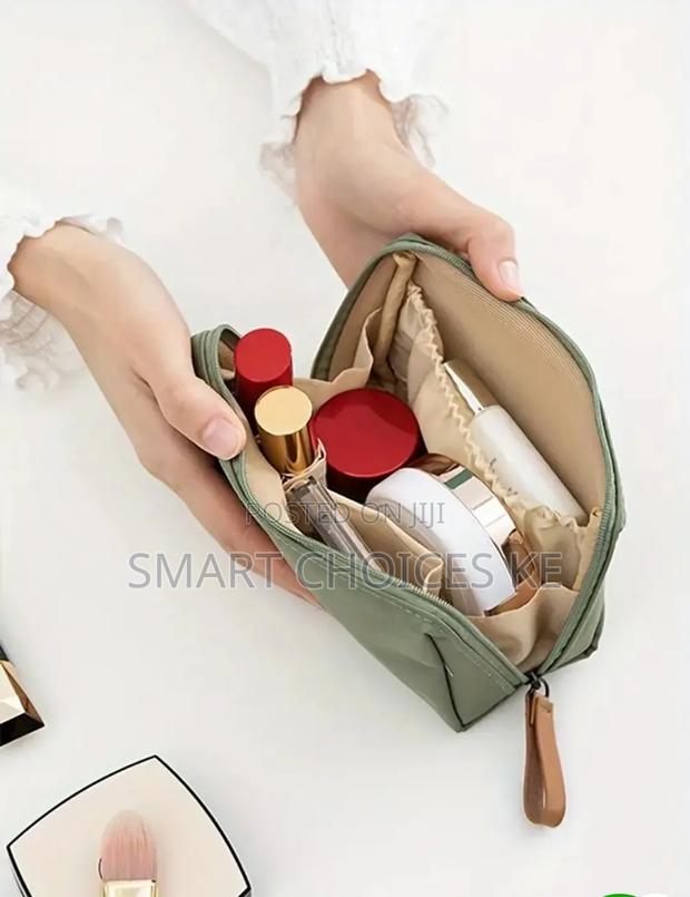 Small Mini Toiletry Bag Portable Makeup Bag 
Large Capacity - thumbnail 4