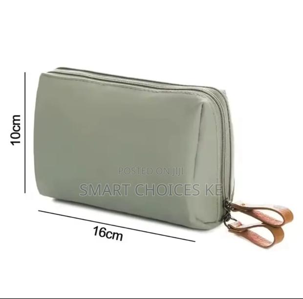 Small Mini Toiletry Bag Portable Makeup Bag 
Large Capacity - thumbnail 6