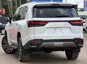 Lexus LX 600 2022 White