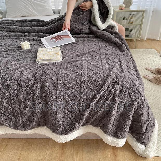 Sherpa/Fleece Throw Blankets - thumbnail 2