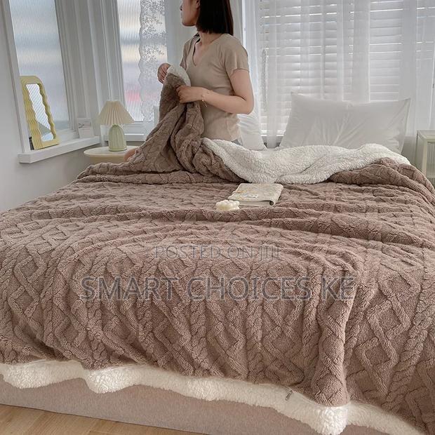 Sherpa/Fleece Throw Blankets - thumbnail 3
