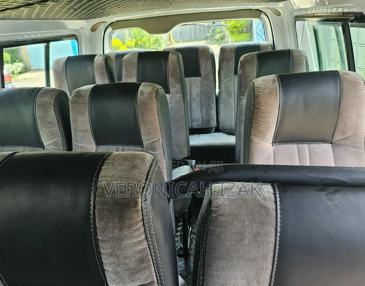Toyota HiAce 2011 White