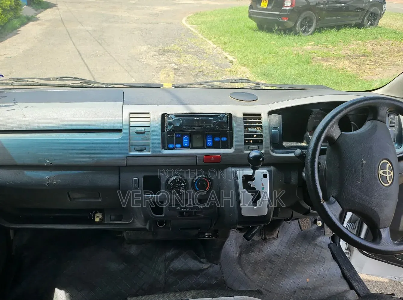 Toyota HiAce 2011 White