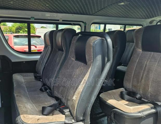 Toyota HiAce 2011 White - thumbnail 9