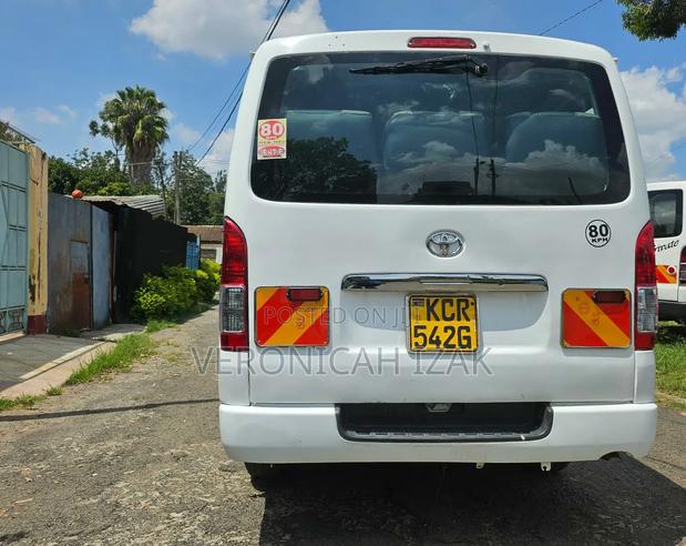 Toyota HiAce 2011 White - thumbnail 2
