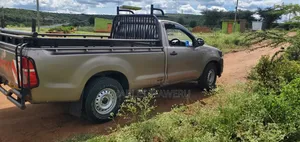 Toyota Hilux SR 2013 Gray
