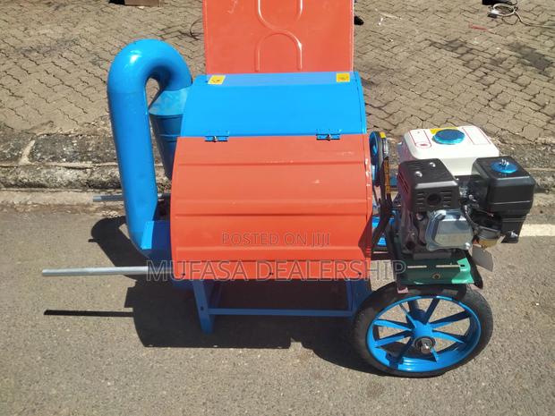 Large Scale Farm Thresher Machine - thumbnail 2