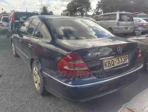 Mercedes-Benz E320 2004 Blue