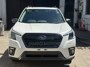 Subaru Forester Premium 2022 White