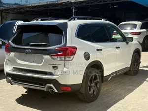 Subaru Forester Premium 2022 White
