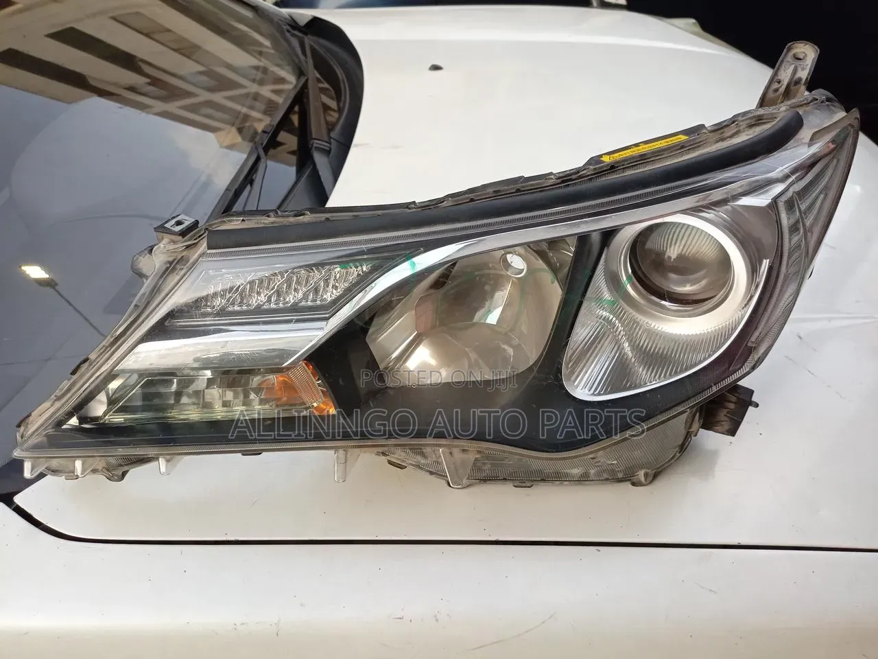 Toyota Rav4 2014 Headlight