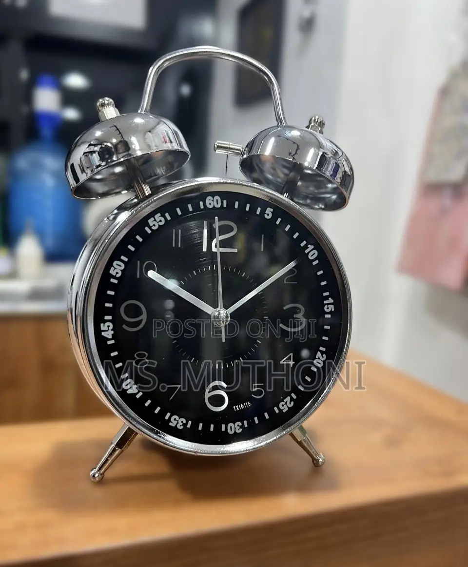 Retro Style Silver Twin Bell Analog Alarm Clock.
