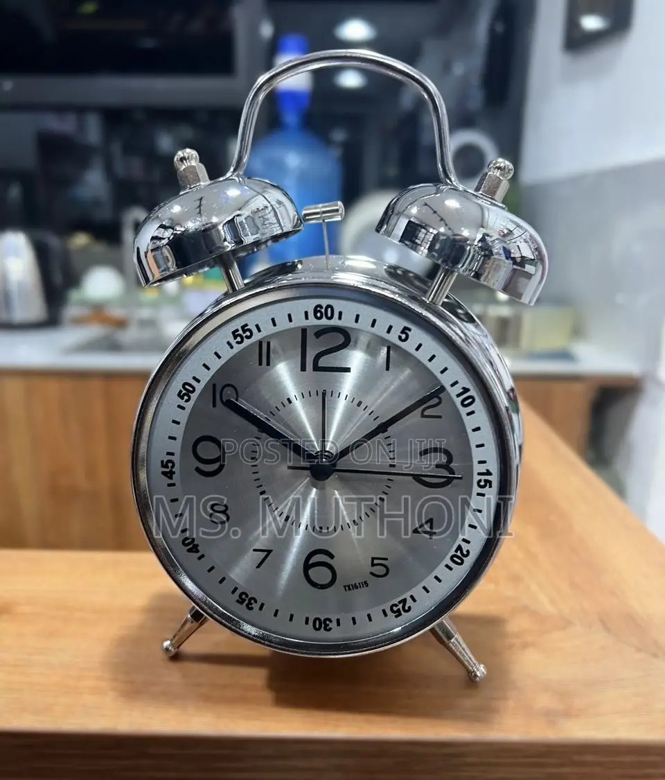 Retro Style Silver Twin Bell Analog Alarm Clock.