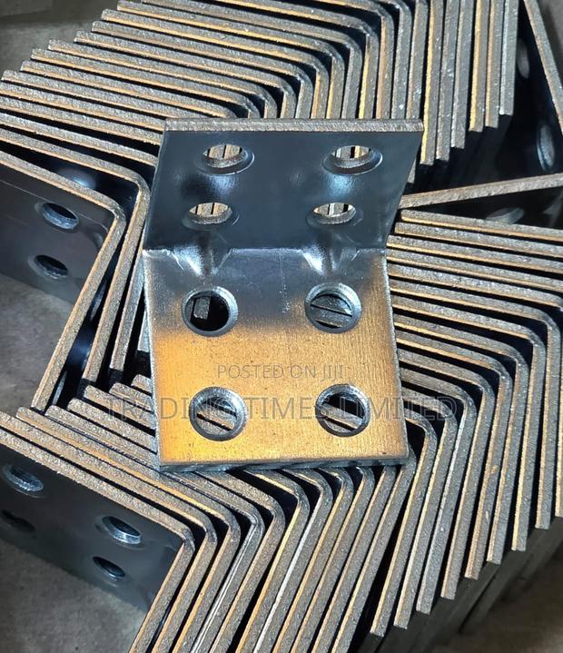 30 by 30 by 30 Angle Bracket - main view