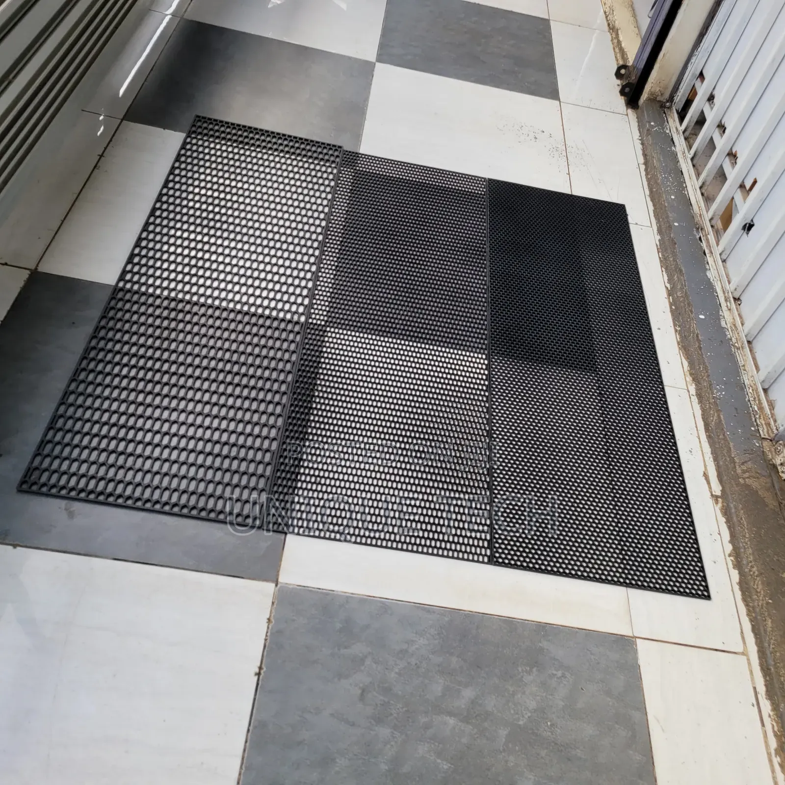 Universal Plastic Grill Mesh