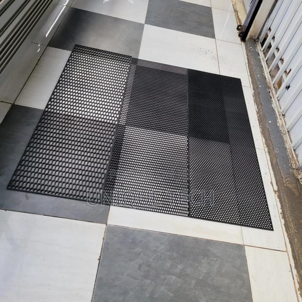 Universal Plastic Grill Mesh - main view