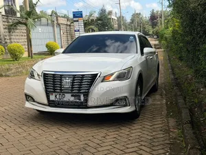 Toyota Crown 2017 White