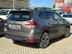 Subaru Forester Premium AWD 2019 Gold