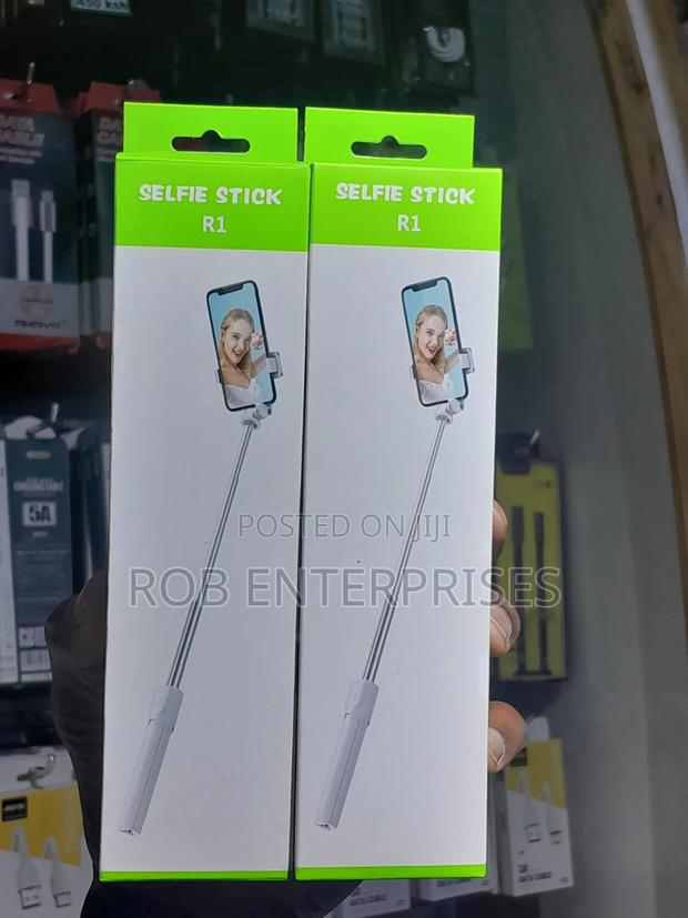 R1 Selfie Sticks - main view