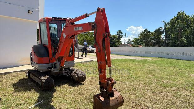 Kubota Excavator - thumbnail 2