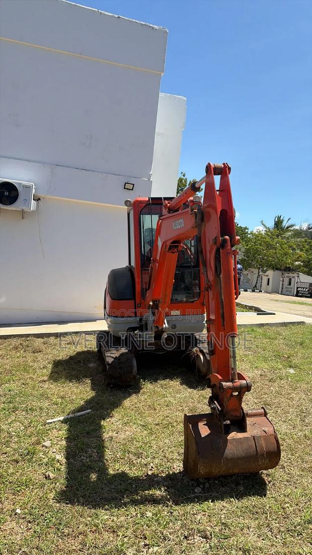Kubota Excavator - thumbnail 4