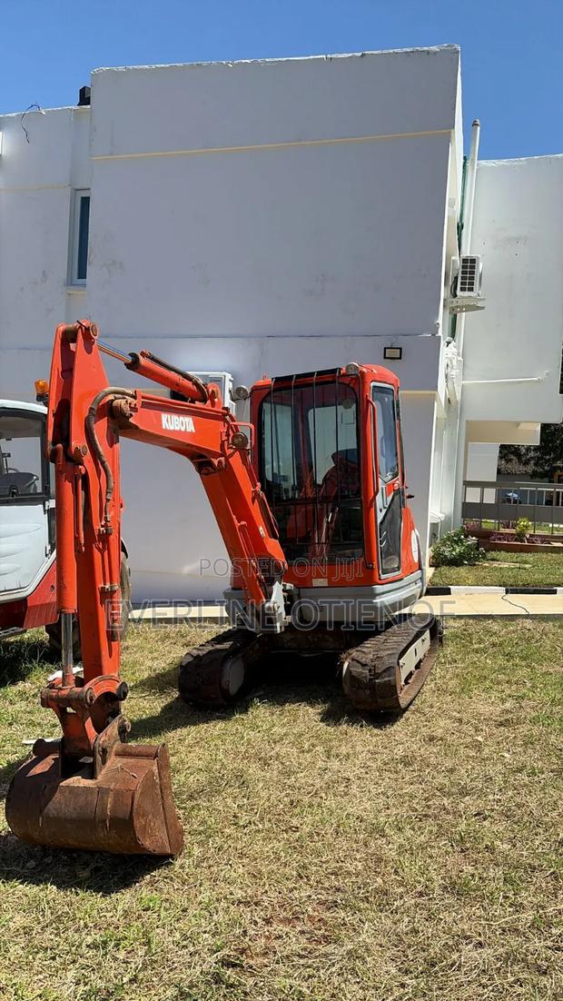 Kubota Excavator - thumbnail 5