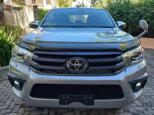 Toyota Hilux 2019 Silver