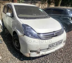 Toyota ISIS 2007 White
