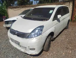 Toyota ISIS 2007 White