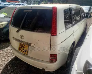 Toyota ISIS 2007 White