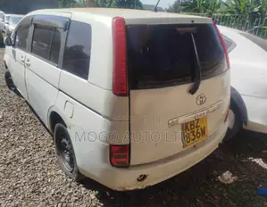 Toyota ISIS 2007 White