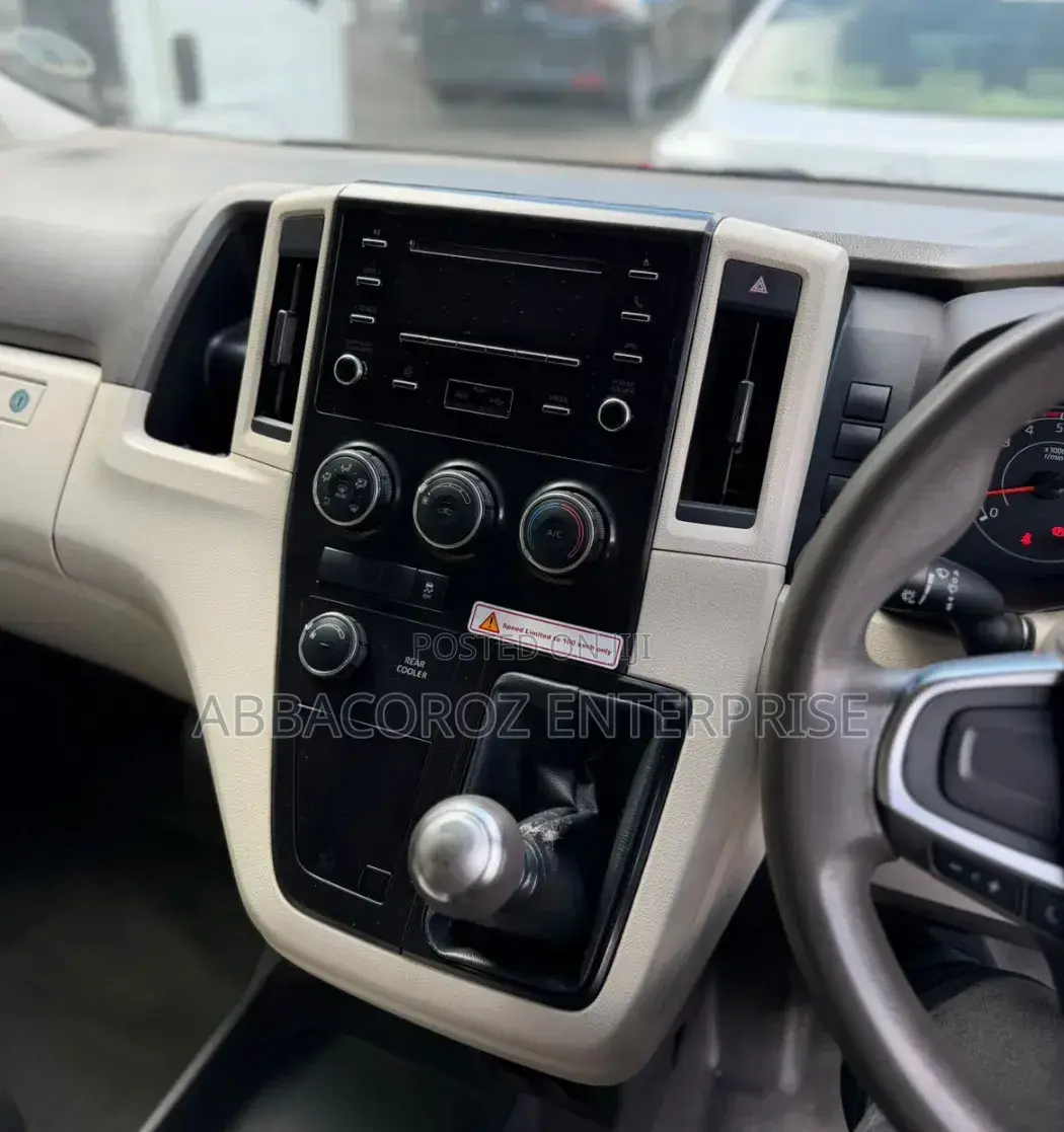 Toyota HiAce 2019 White