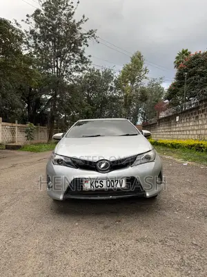 Toyota Auris 2013 Silver